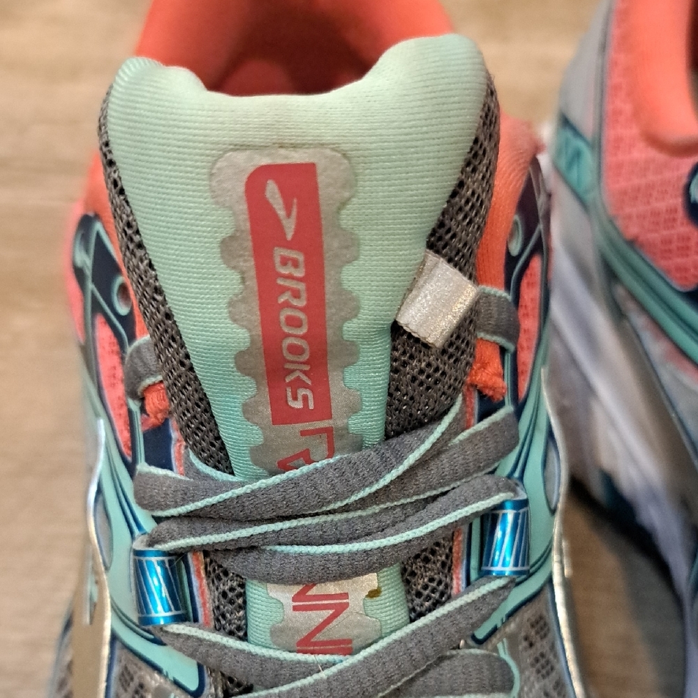 Brooks Gray and Coral R7 Athletic Shoes - Picture 5 of 9